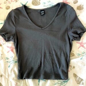 gray short sleeve top